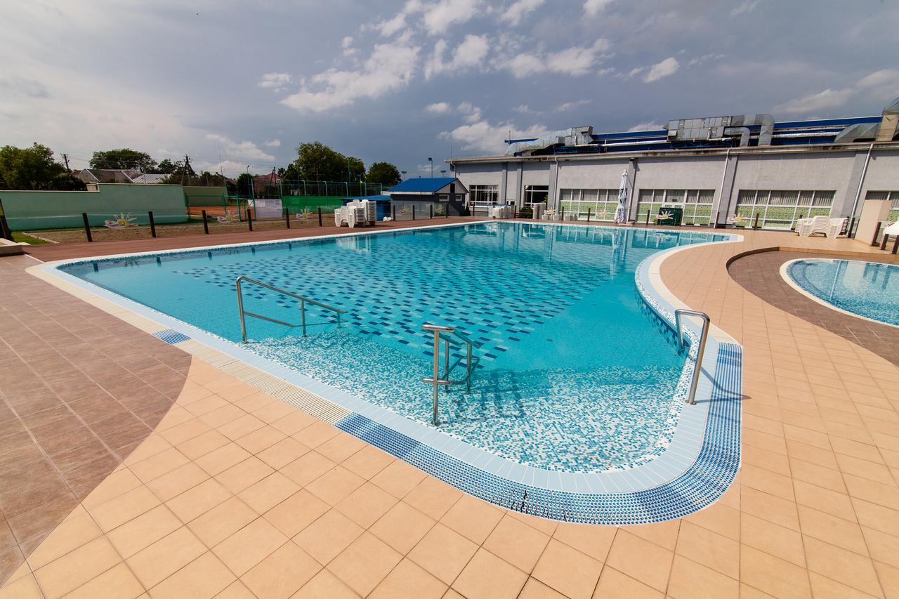 Zinedine Sport-Hotel Uzhhorod Exterior foto