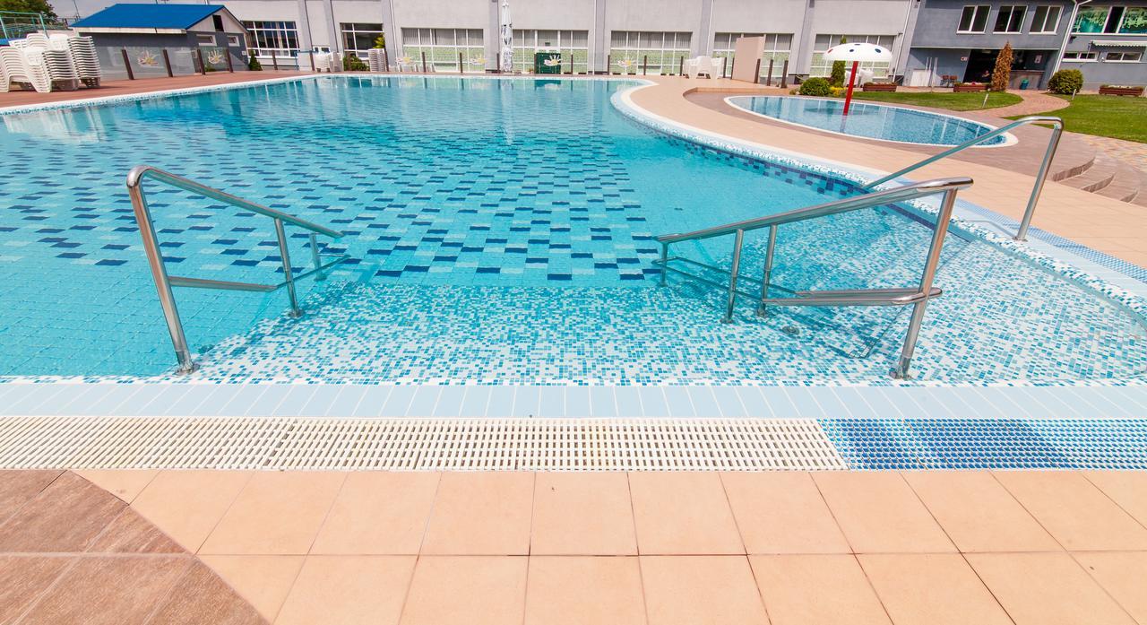Zinedine Sport-Hotel Uzhhorod Exterior foto