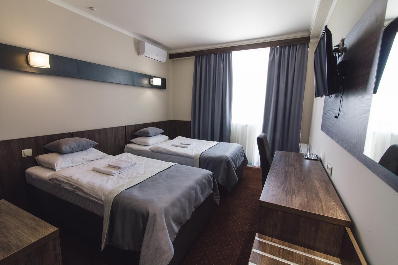 Zinedine Sport-Hotel Uzhhorod Exterior foto