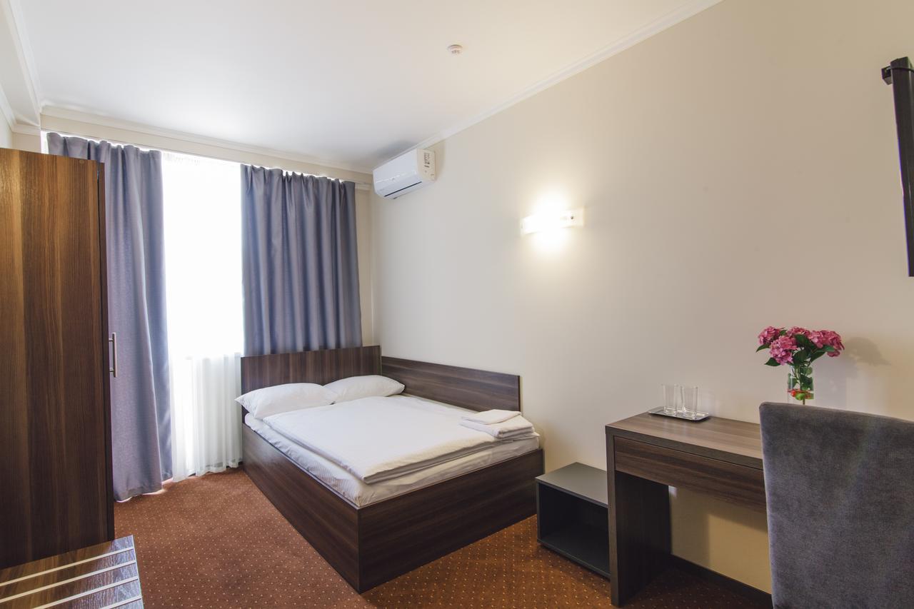Zinedine Sport-Hotel Uzhhorod Exterior foto